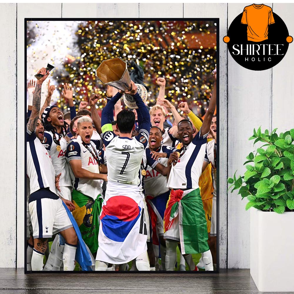 Tottenham Hotspur Celebration UEFA Europa League Winners 2025 Wall Decor Poster Canvas Tottenham Hotspur Celebration UEFA Europa League Winners 2025 Wall Decor Poster Canvas